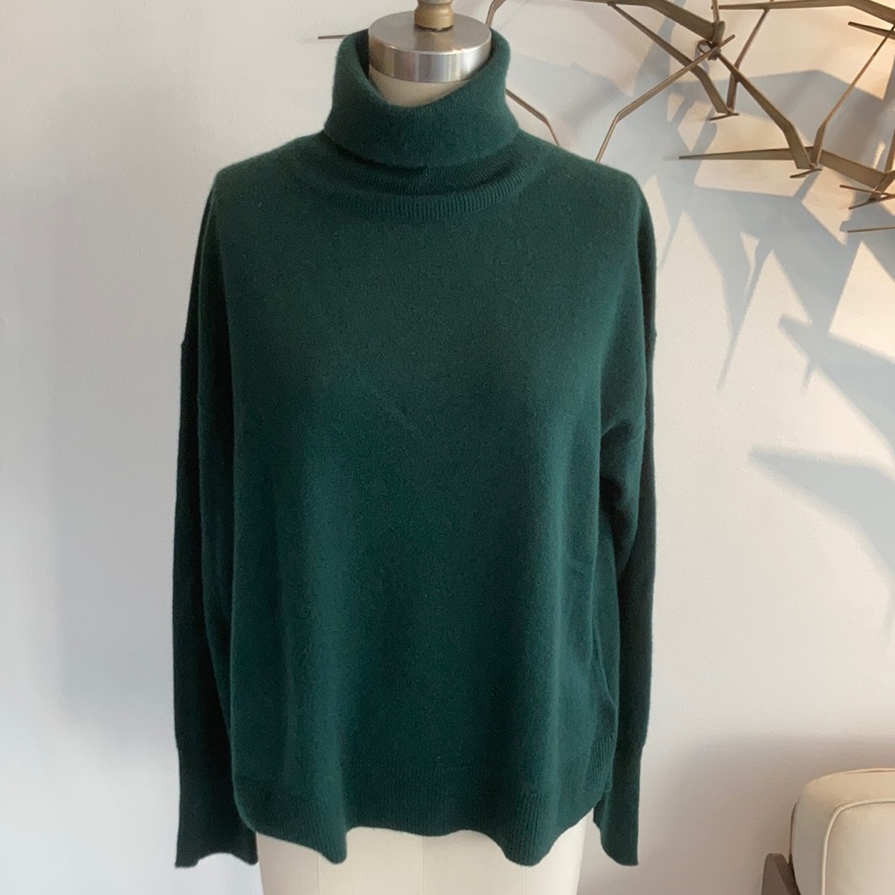J crew forest cashmere turtleneck. Size M NWT